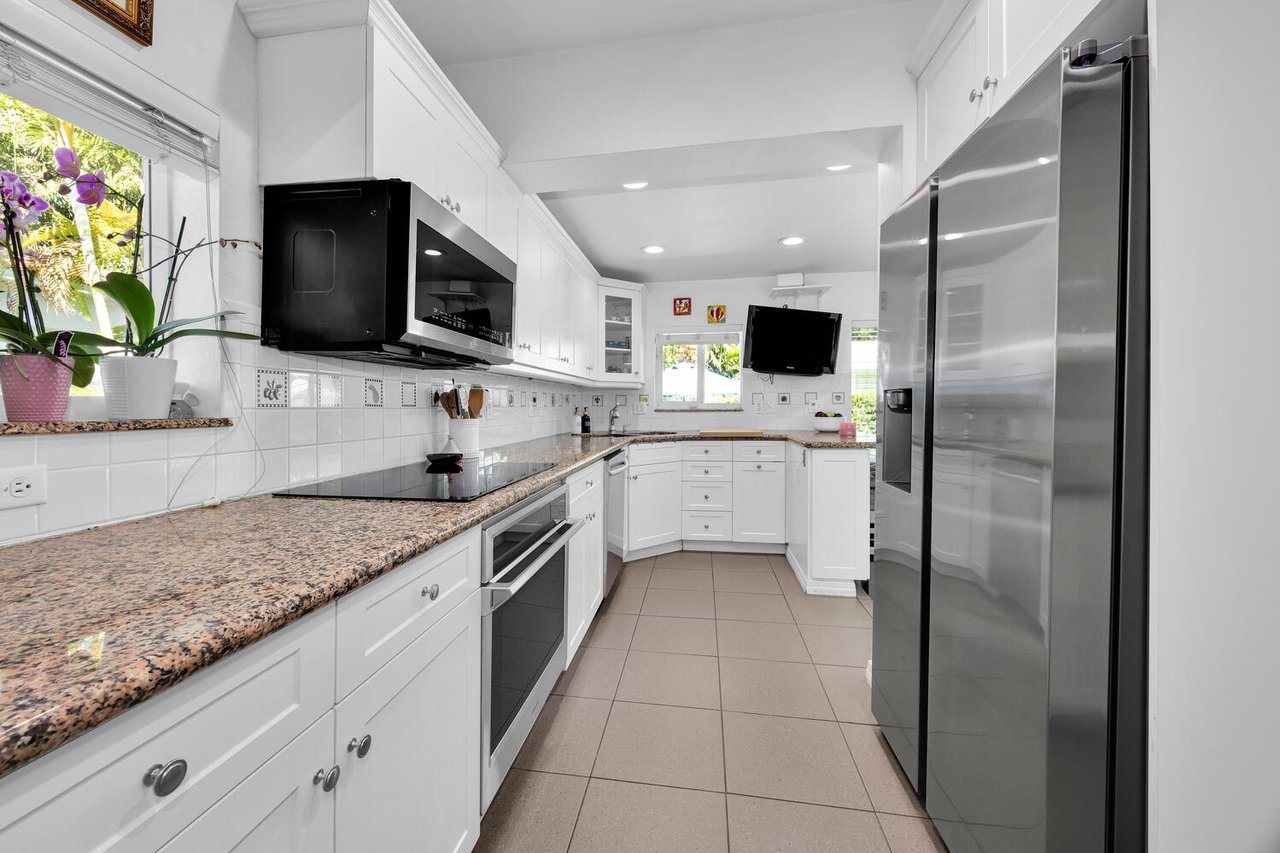 Charming Pool Home at 1005 Columbus Blvd