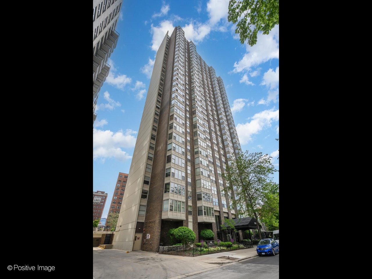 525 W Hawthorne Unit 2207