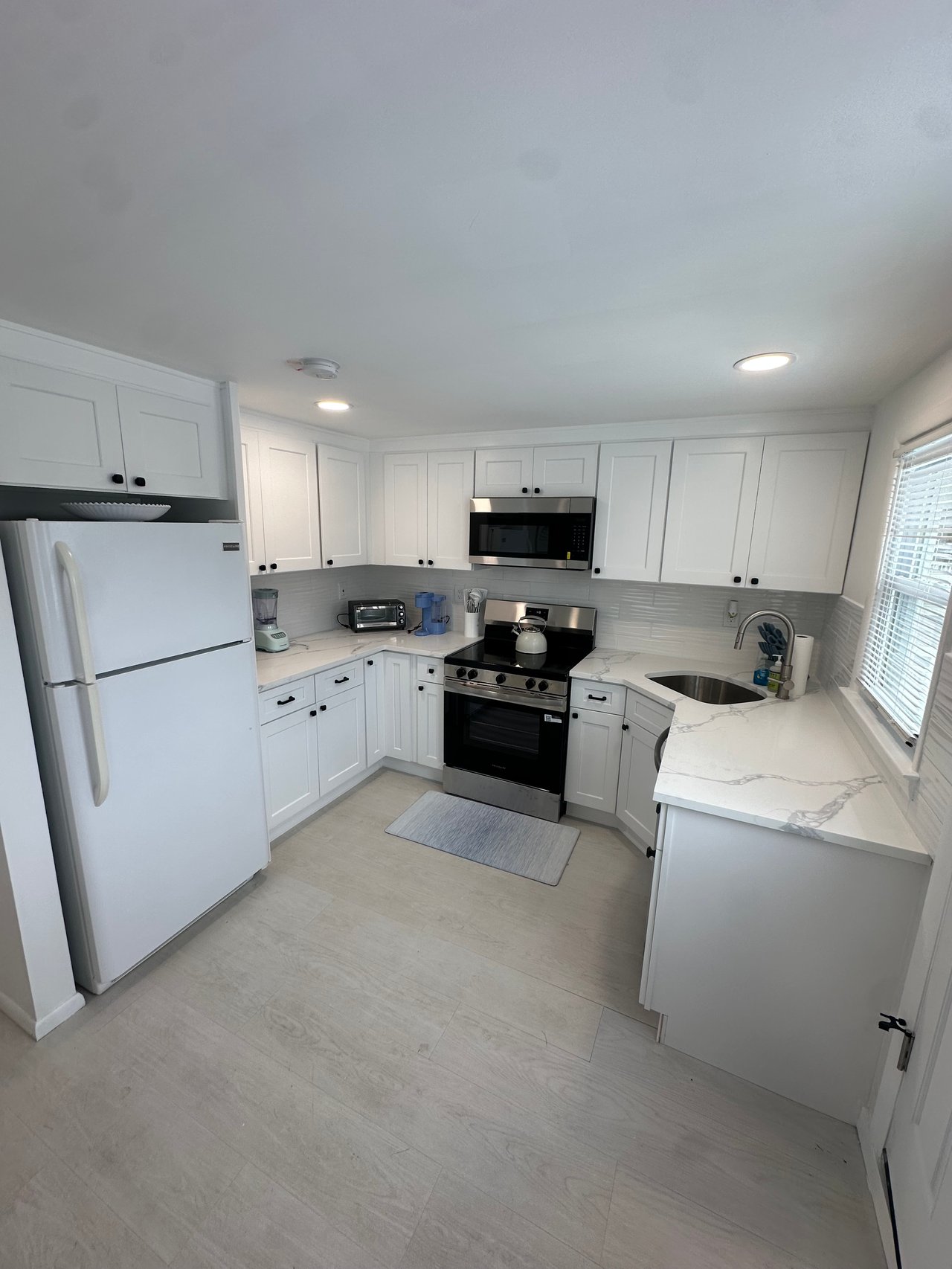 242 W 14th St. (upstairs unit) 