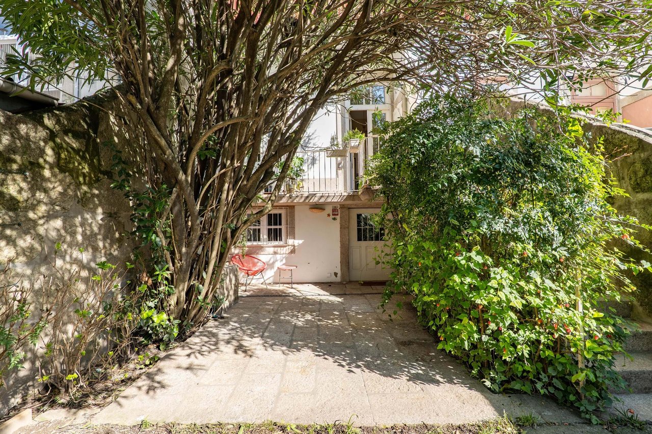 Beautifully Restored Townhouse Property with license for Short-Term rental in Bonfim, Porto