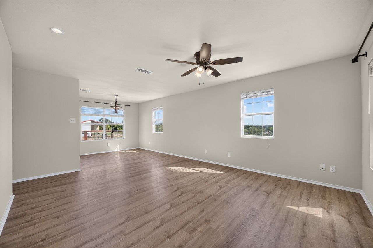277 Private Road 1611