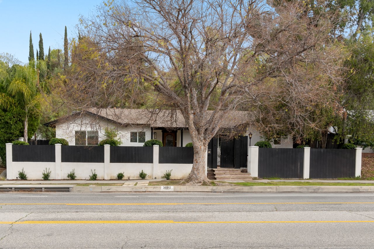 20212 Oxnard St, Woodland Hills