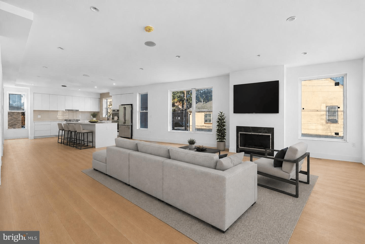652 Fairmount Ave, Philadelphia, PA 19123