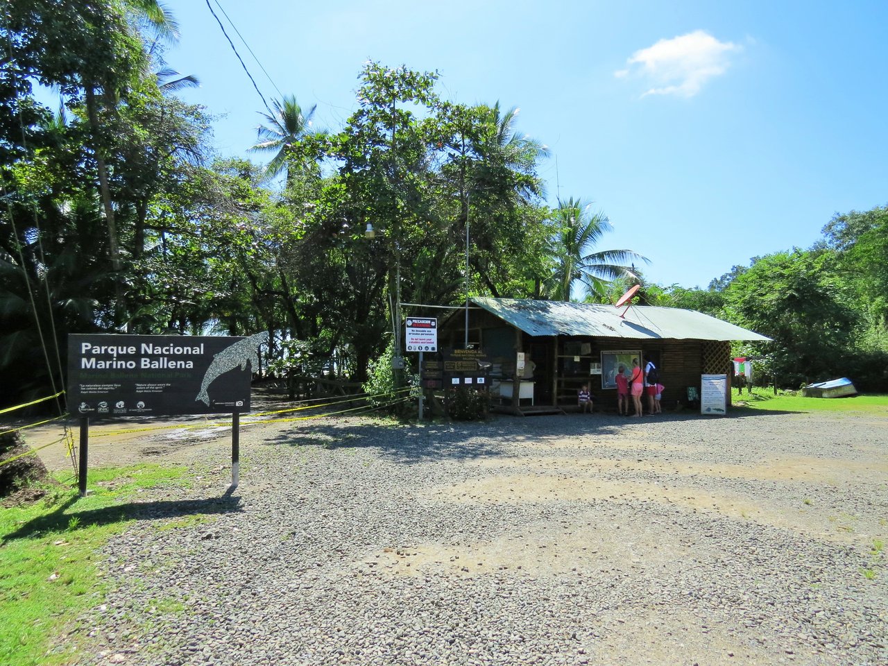 Fully equipped 4 Unit Apartment/Hotel complex 70 meters from the entrance to world-famous Marino Ballena National Park
