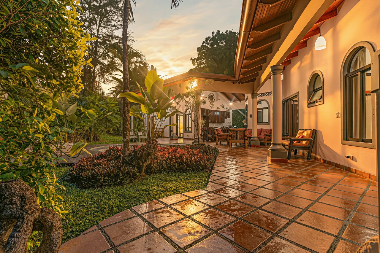 Ojochal Tropical Retreat | 4 Ensuite Bedrooms, Pool & Outdoor Living