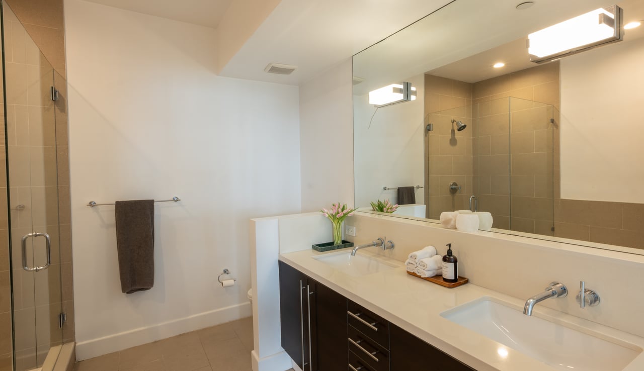 1250 N Harper Ave Unit: 411