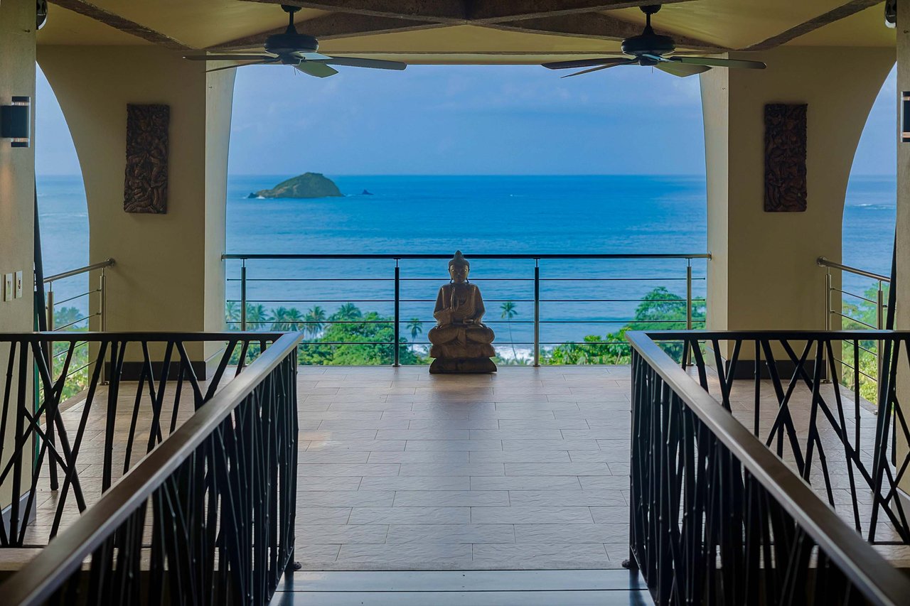 Walk to beach Vista Hermosa Estate Lucrative Contemporary Estate