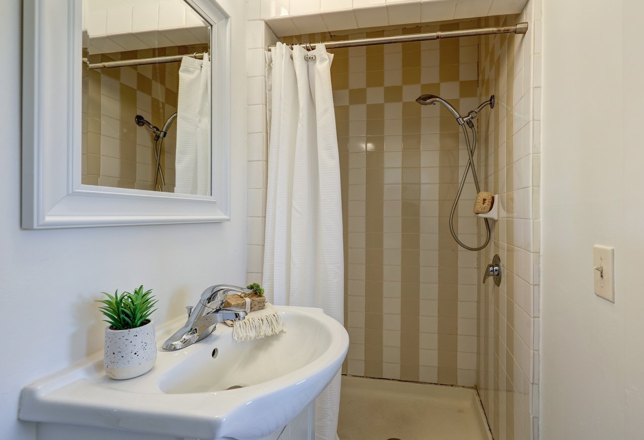 Charming Corinthian Island Cottage