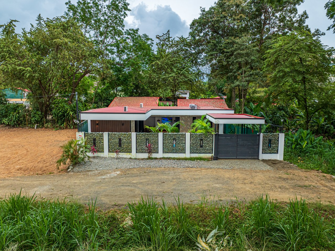 Comfortable 3-Bedroom Pool Home Near Beaches, Parks, and Restaurants