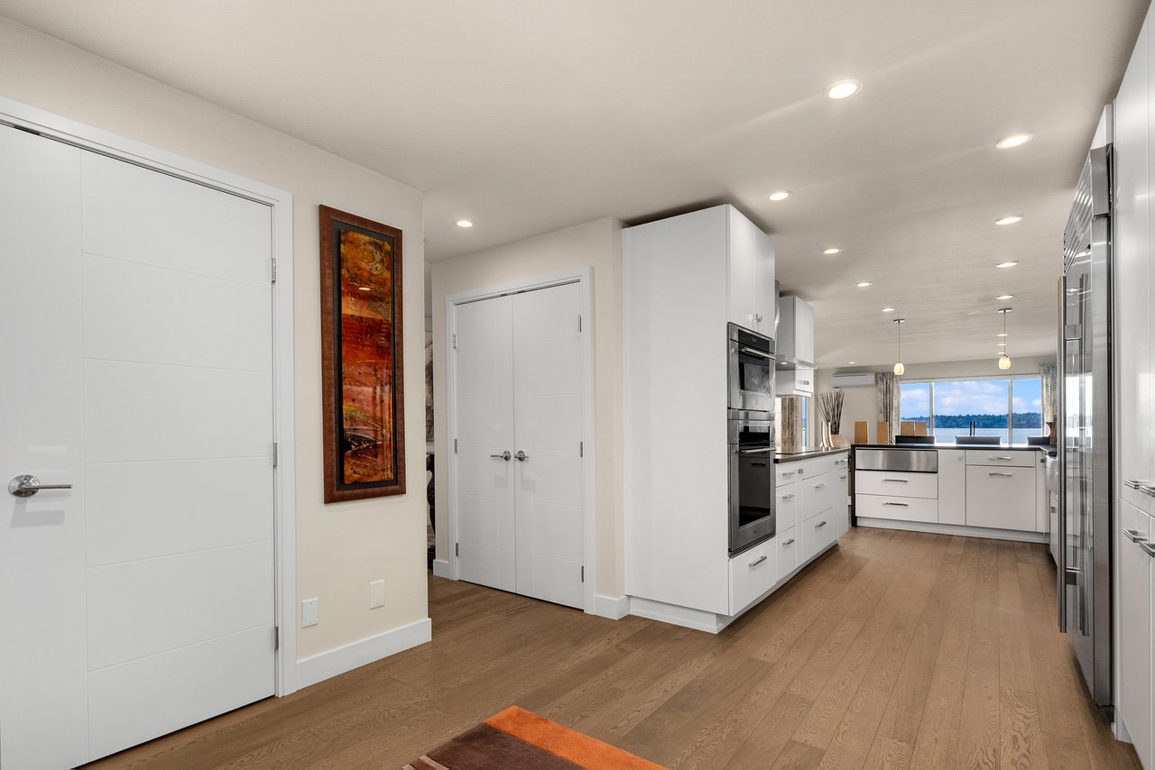 827 Lake Street S Unit: 205