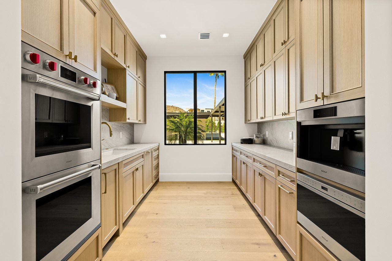 6230 E HILLCREST Boulevard