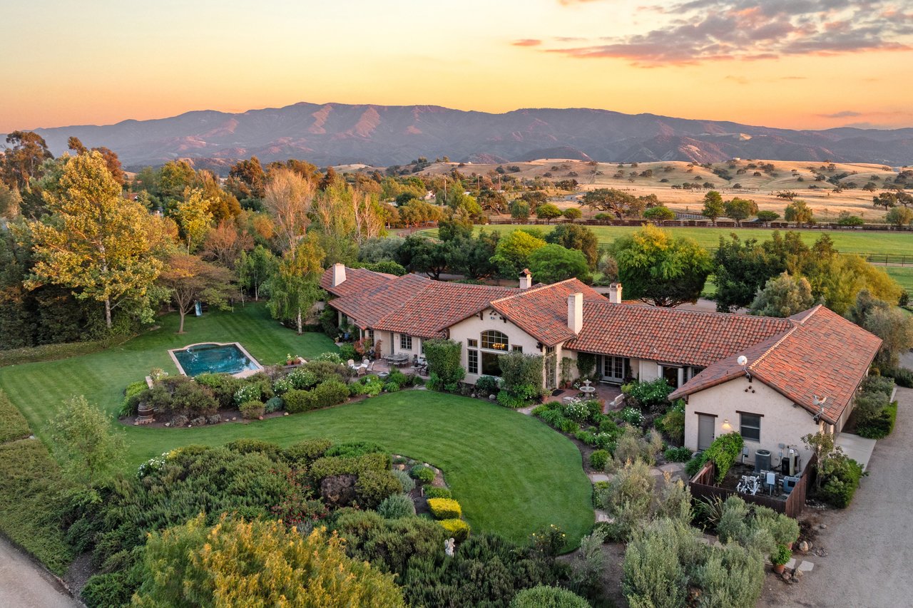 Hacienda-Style Retreat with Breathtaking Mountain Views