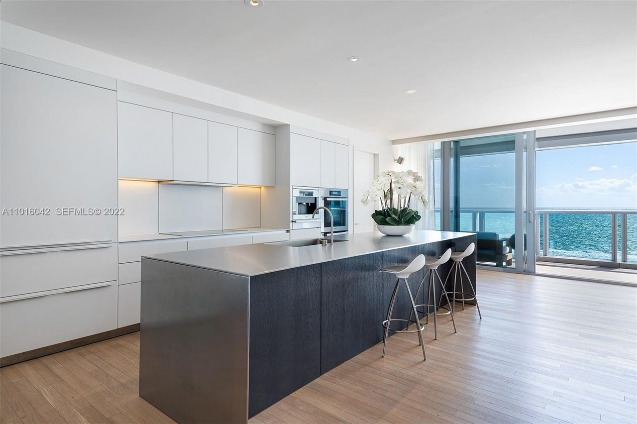 2901 Collins Ave, #901