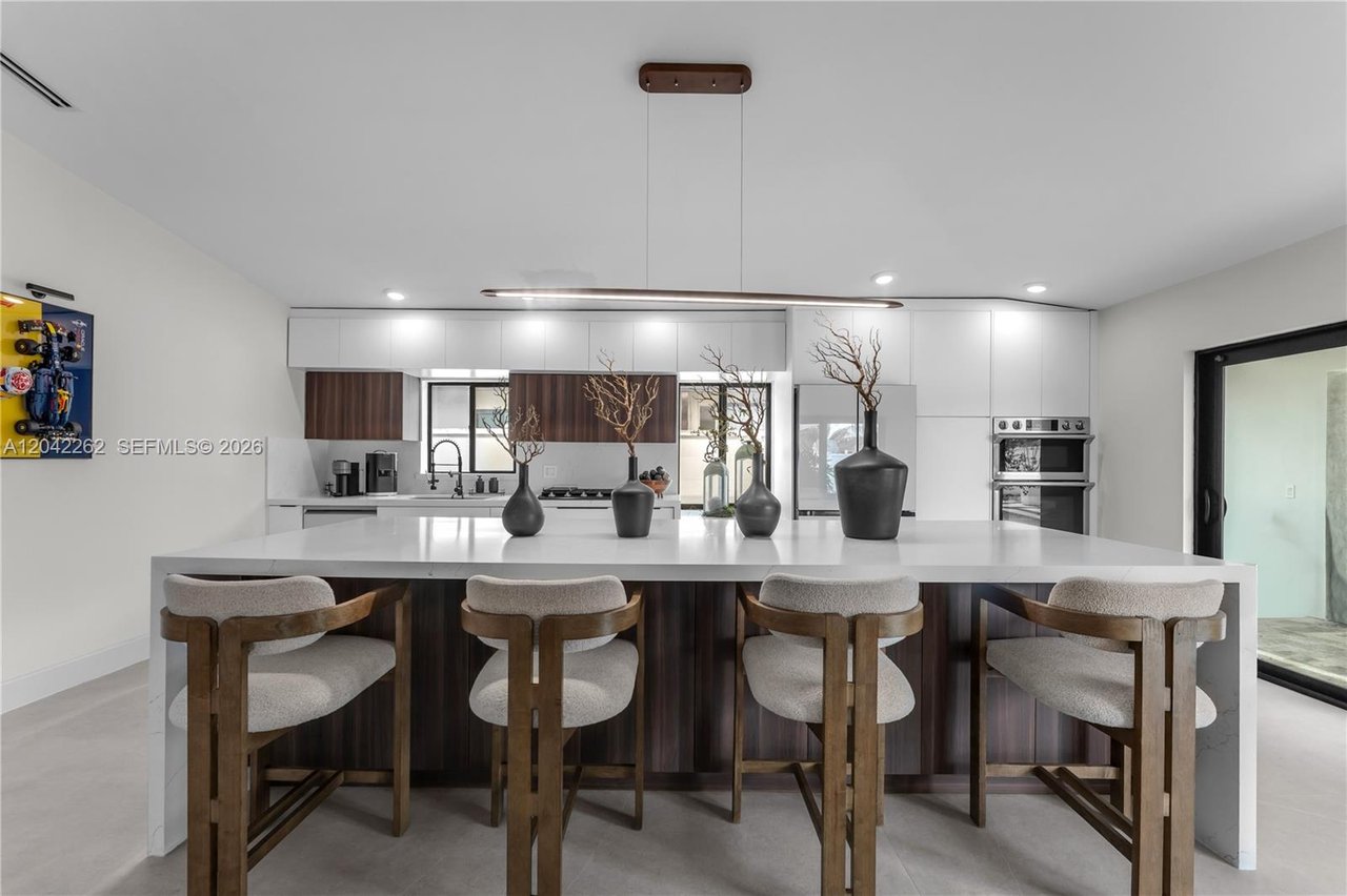 12772-sw-209-street-miami-home-for-sale-kitchen