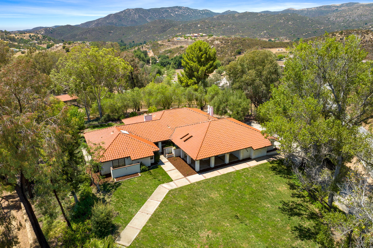 38785 Avenida Bonita