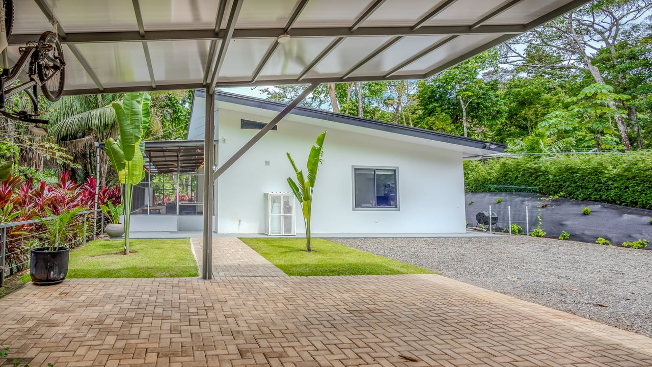 Modern 3-Bed Jungle Home with River and Pool in Cinco Ventanas Ojochal