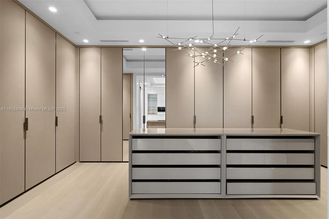 17901 Collins Ave #1607