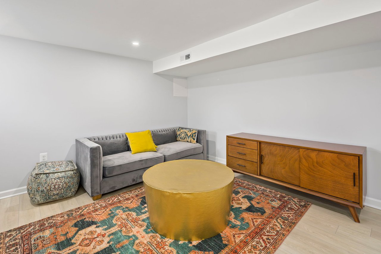 1501 Hamilton St NW