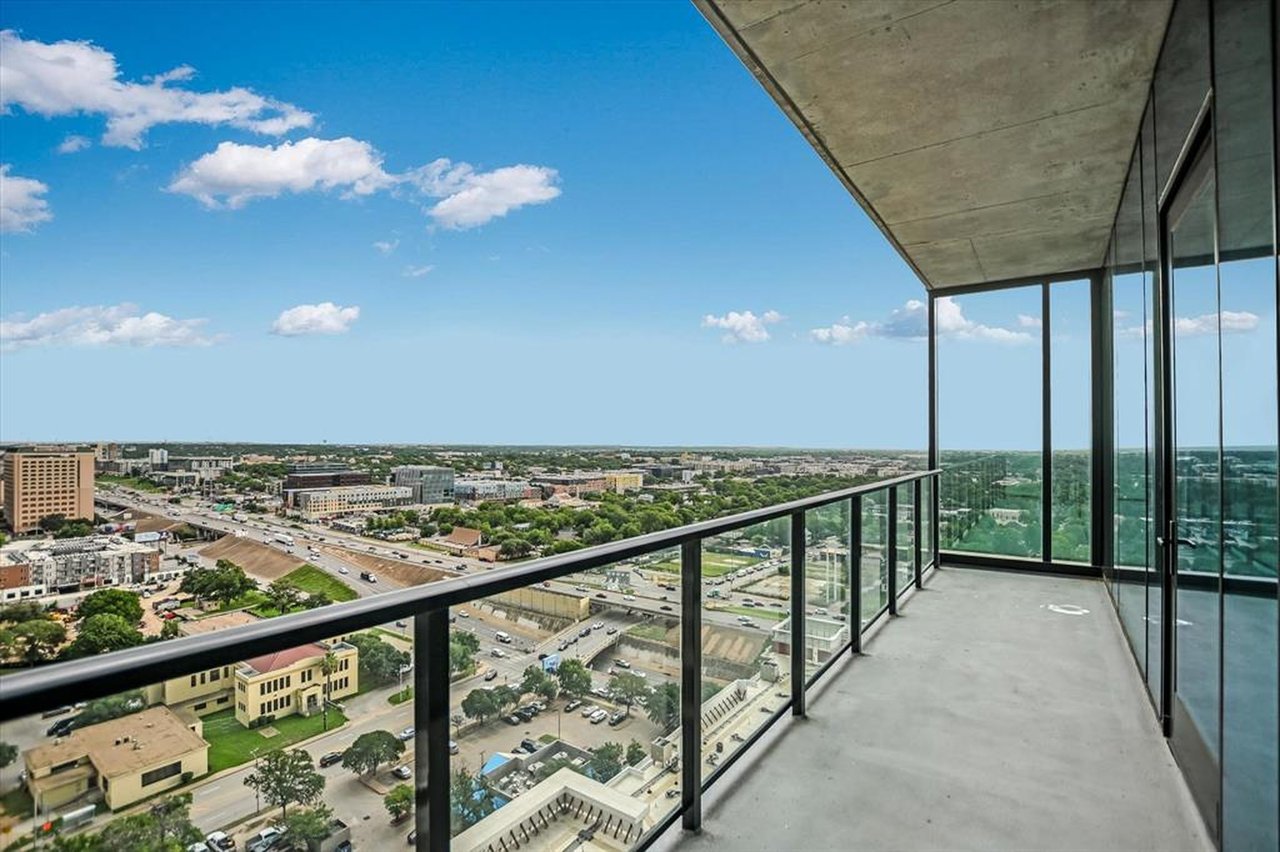 The Modern Residences: 610 Davis St. #2412