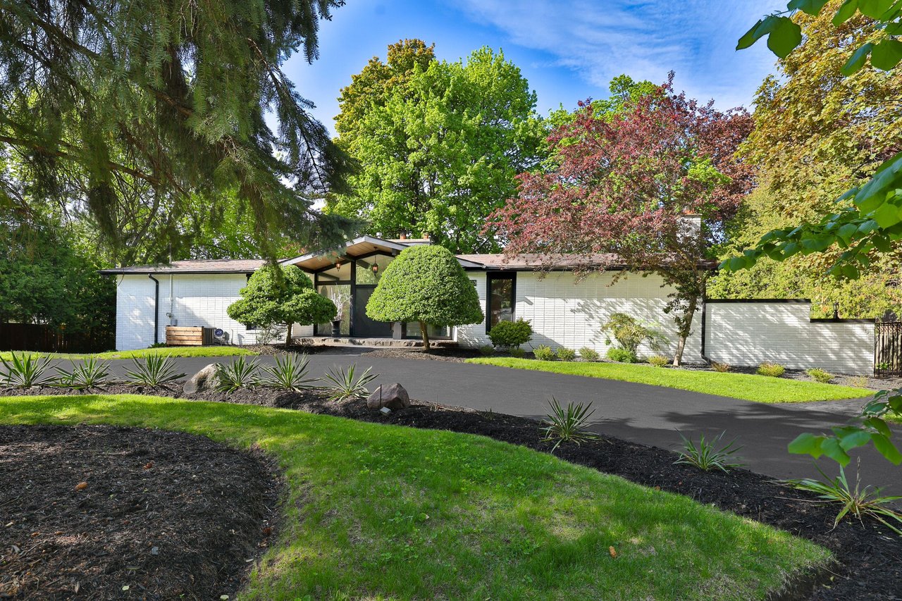 625 Sir Richards Rd