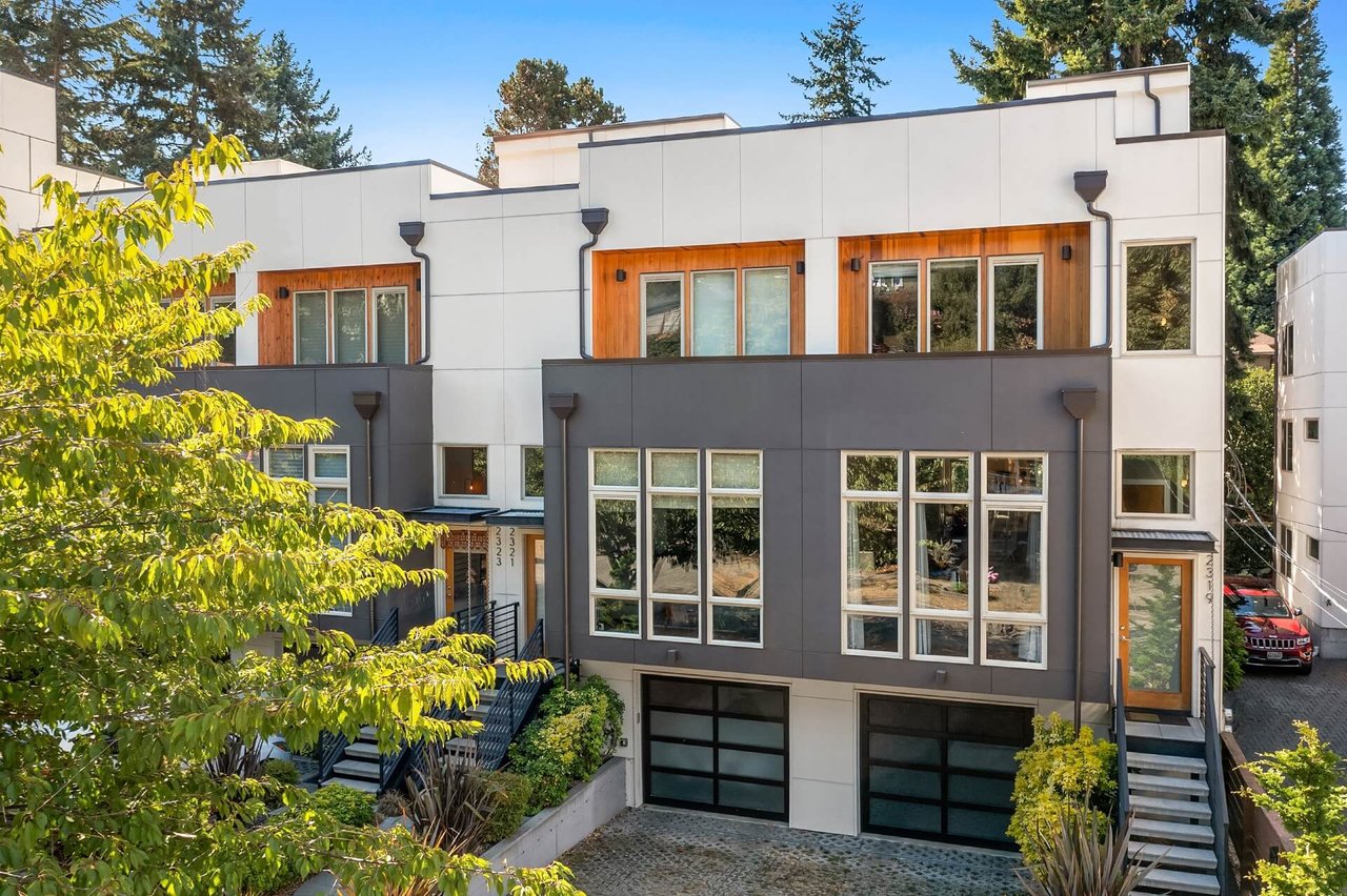 Video tour: North Admiral Townhouse. To view in new browser window