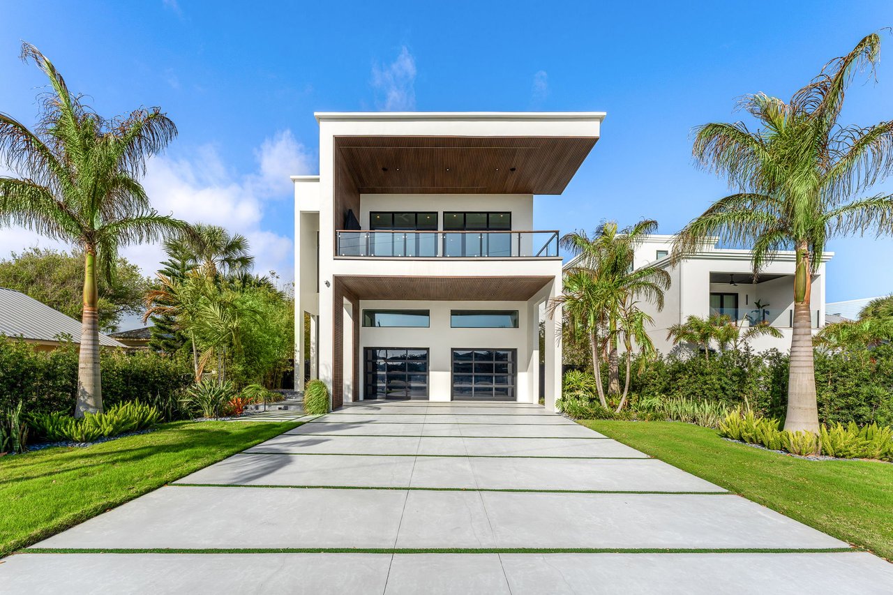 1194 N Peninsula Ave New Smyrna Beach, FL 32169