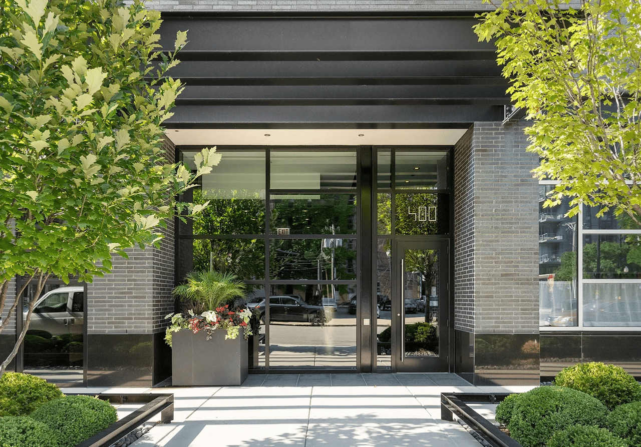 400 W Huron