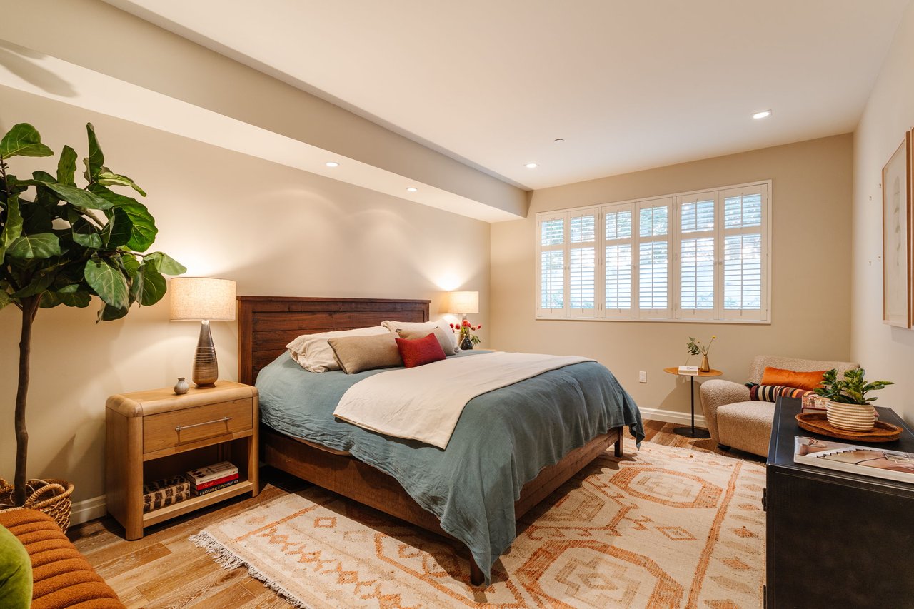 441 S Barrington Ave Unit: 109, Brentwood 