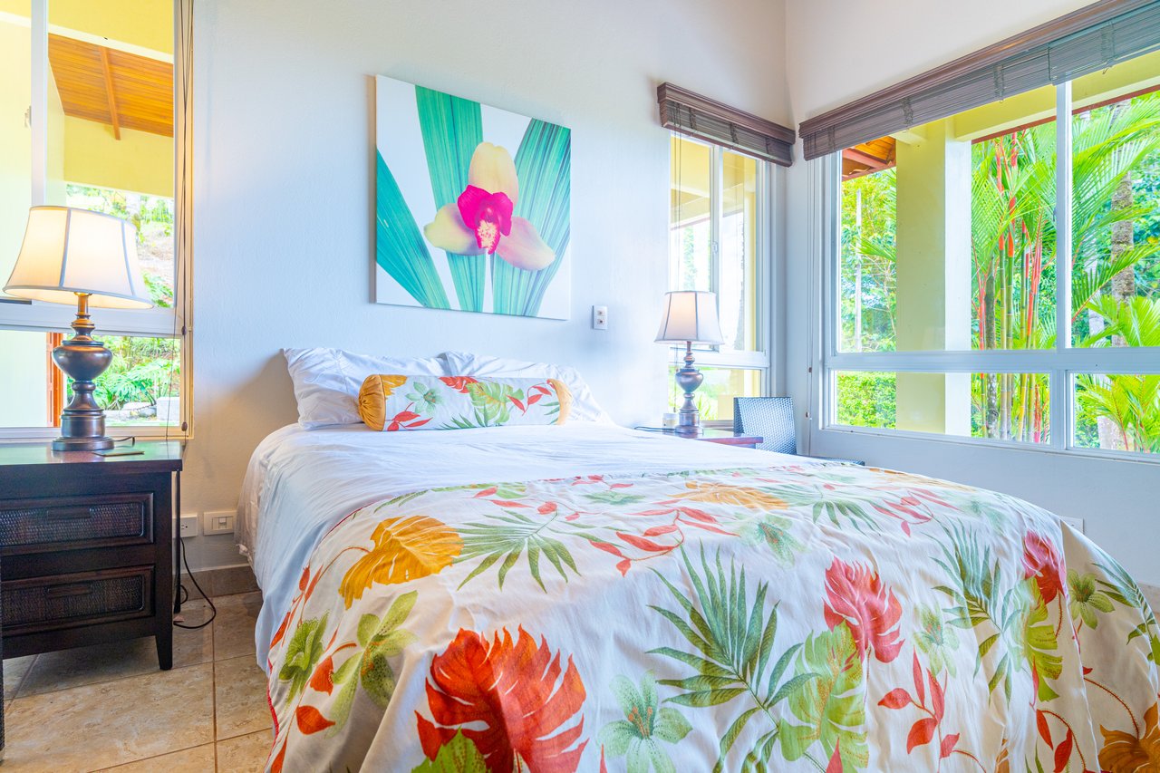 Casa de Orquideas - Mountains, Ocean and Jungle with Privacy In Gated Community, Ojochal