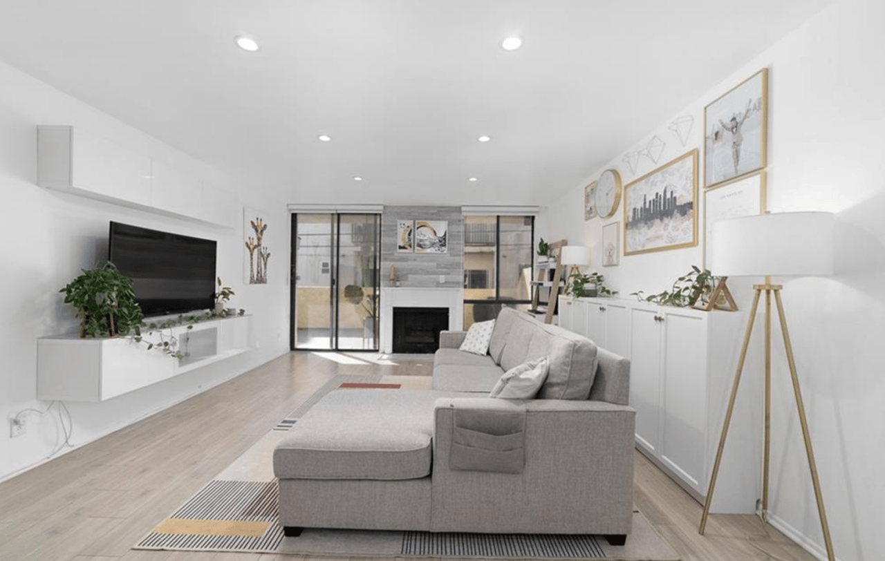 7001 S La Cienega Blvd #103, Los Angeles