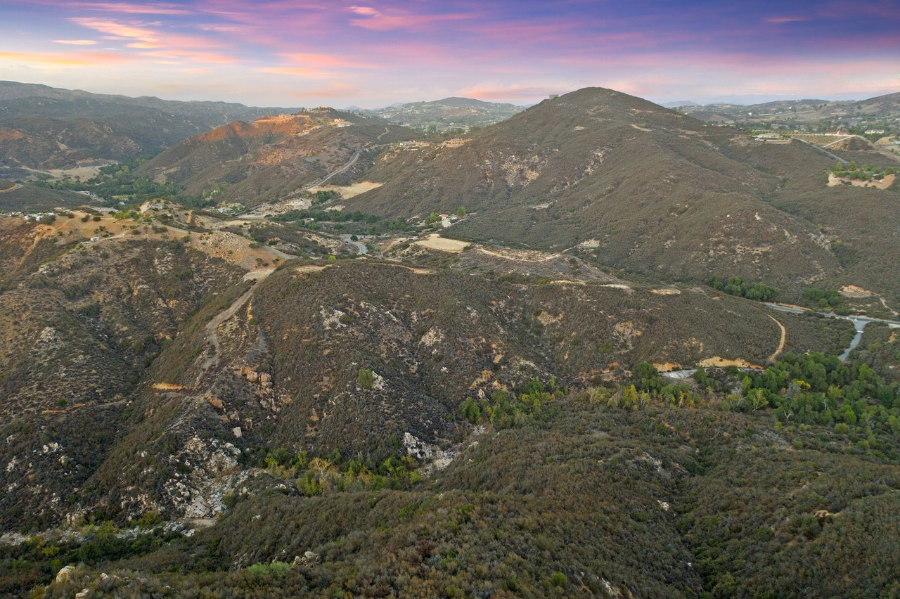 1 La Cresta Highlands Circle