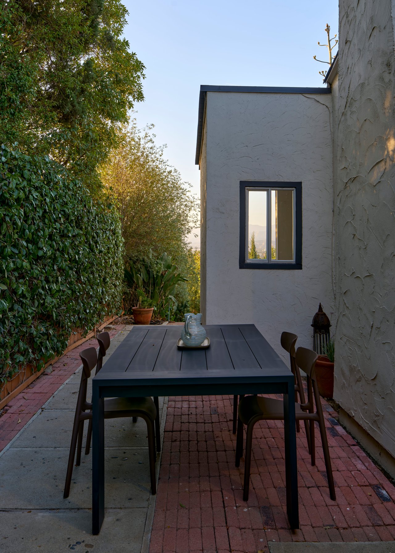 11764 Laurelcrest Drive in Studio City