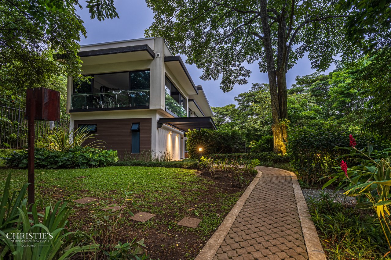 Luxurious Four-Bedroom Condo in the Hills of Escazú   