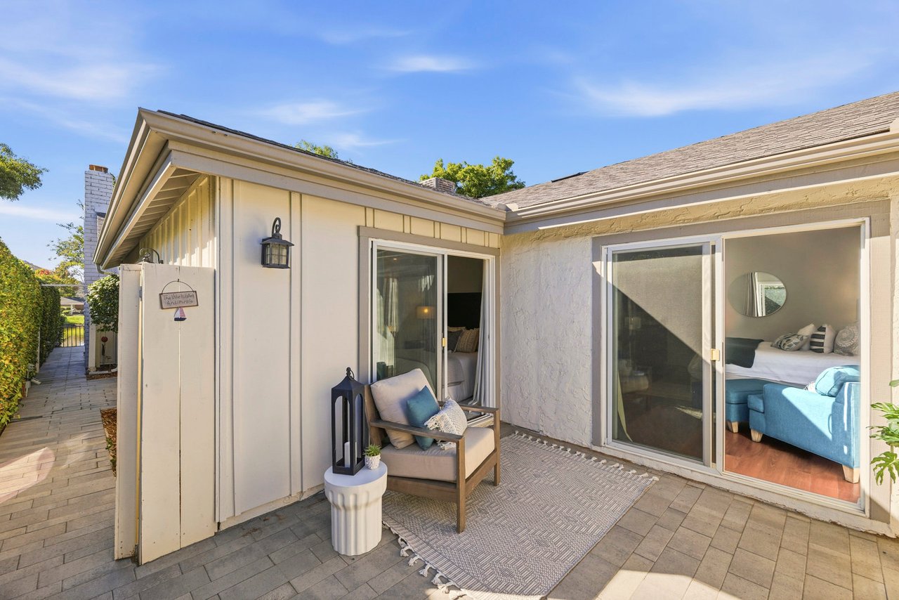 1541 Via Entrada Del Lago