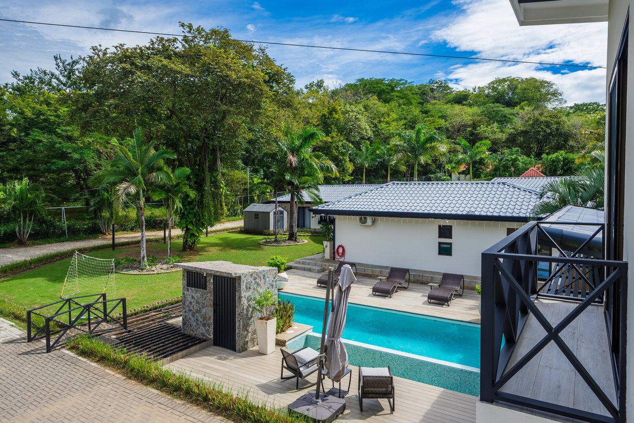 Casa Cielo | Luxurious Multifunctional Estate with Main House, Apartments, and Pool in Guanacaste!