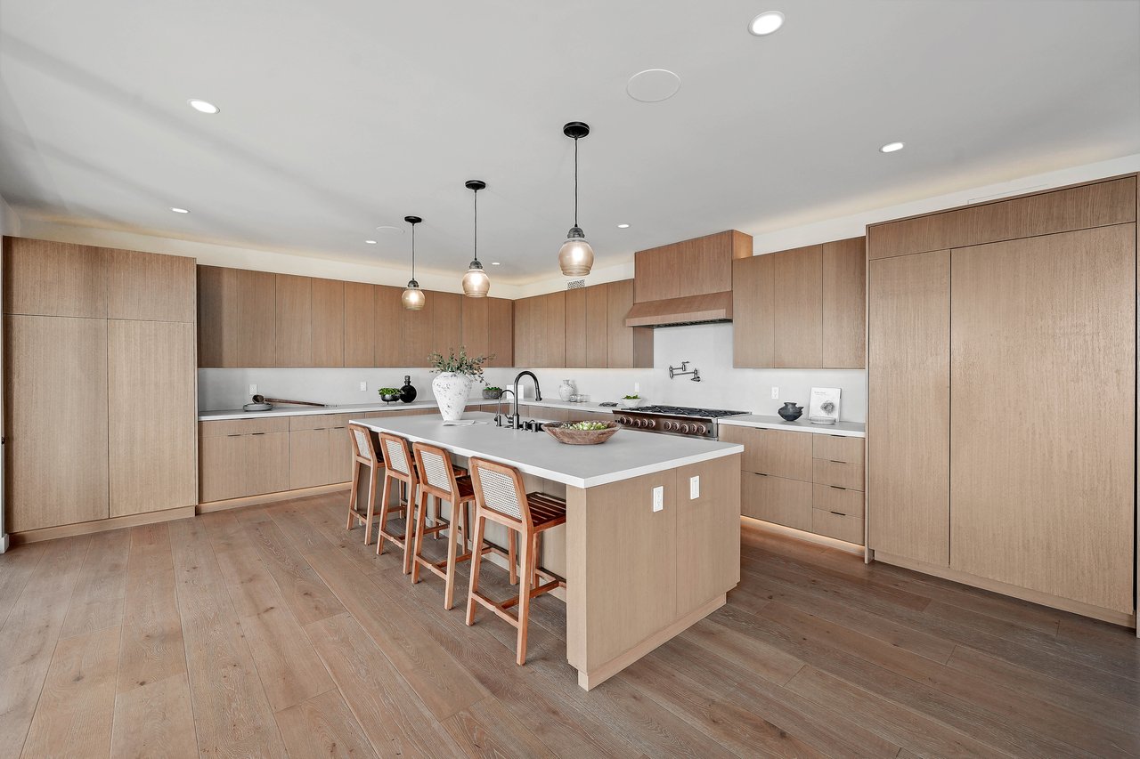 7212 Mulholland Dr, Hollywood Hills