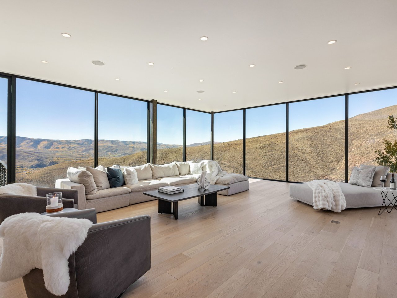 4380 June Point, Avon