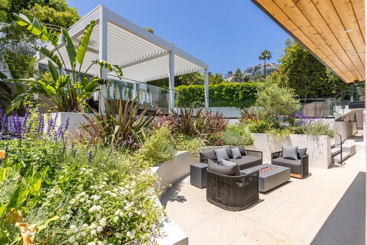 Luxury Gated Villa w/ Pool, Spa & Designer Interiors