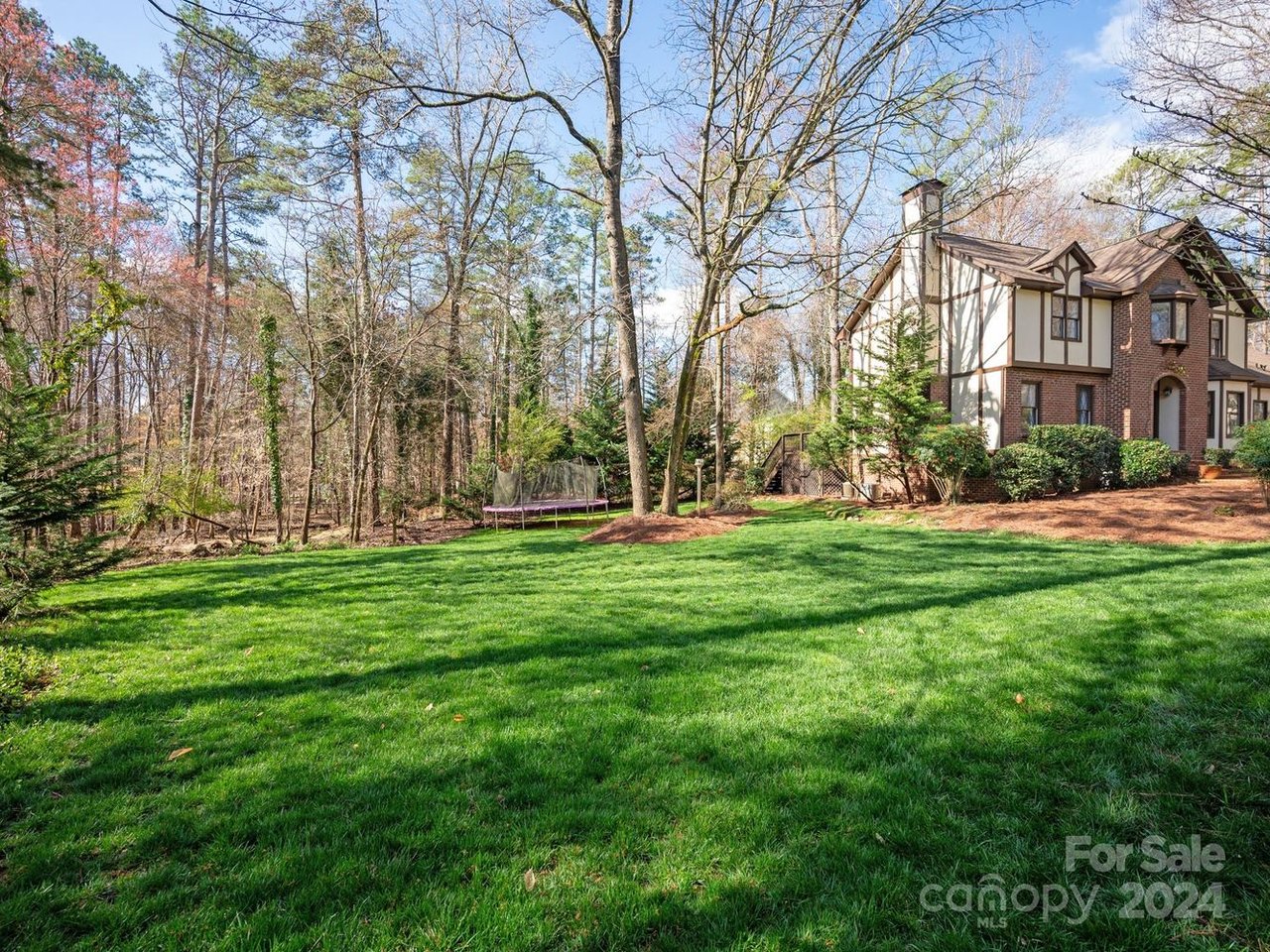 2324 Wedgewood Dr