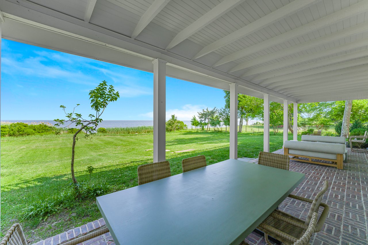 AN ELEGANT WATERFRONT ESCAPE