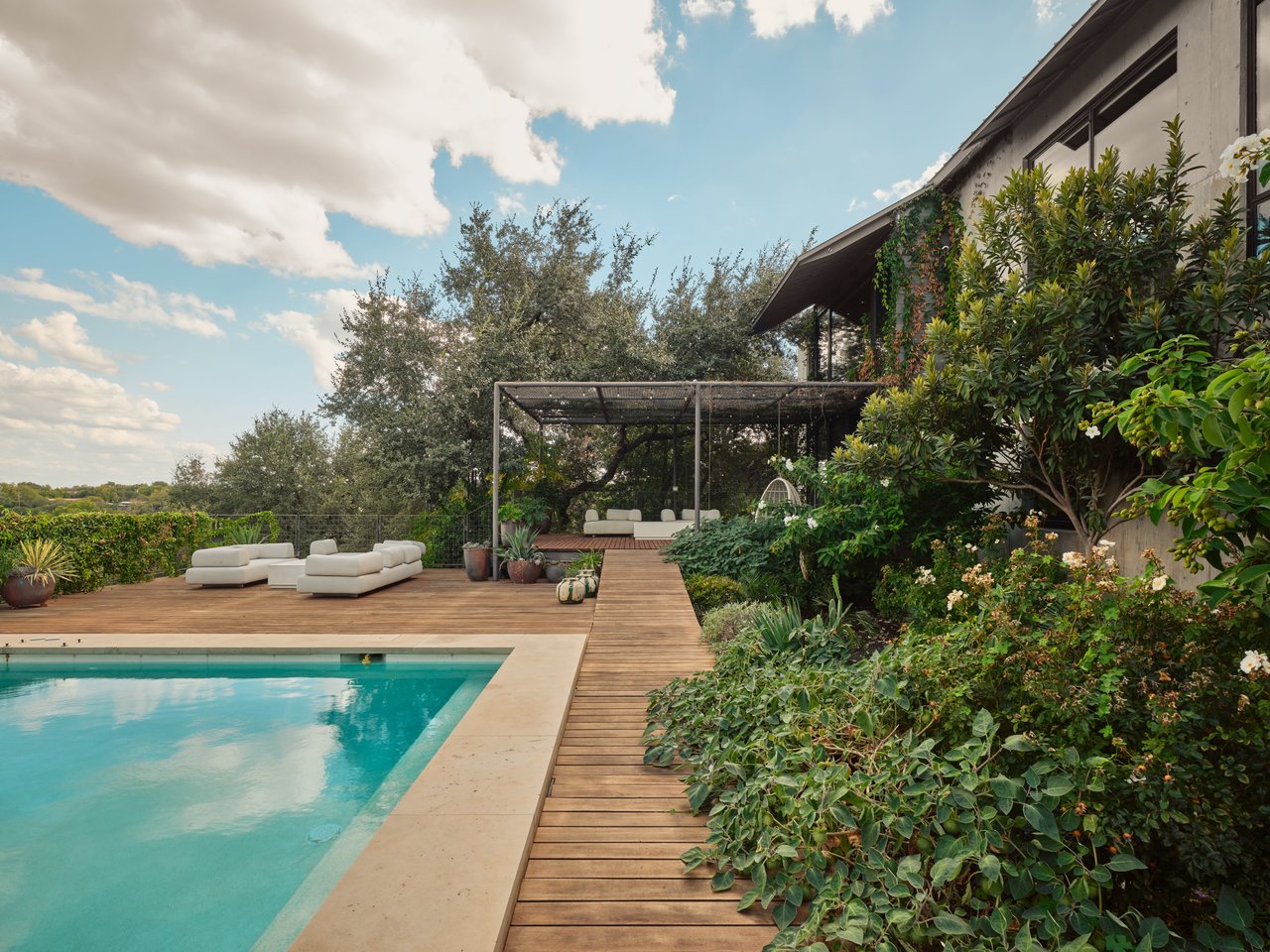 STRATFORD HILLS ARCHITECTURAL LANDMARK