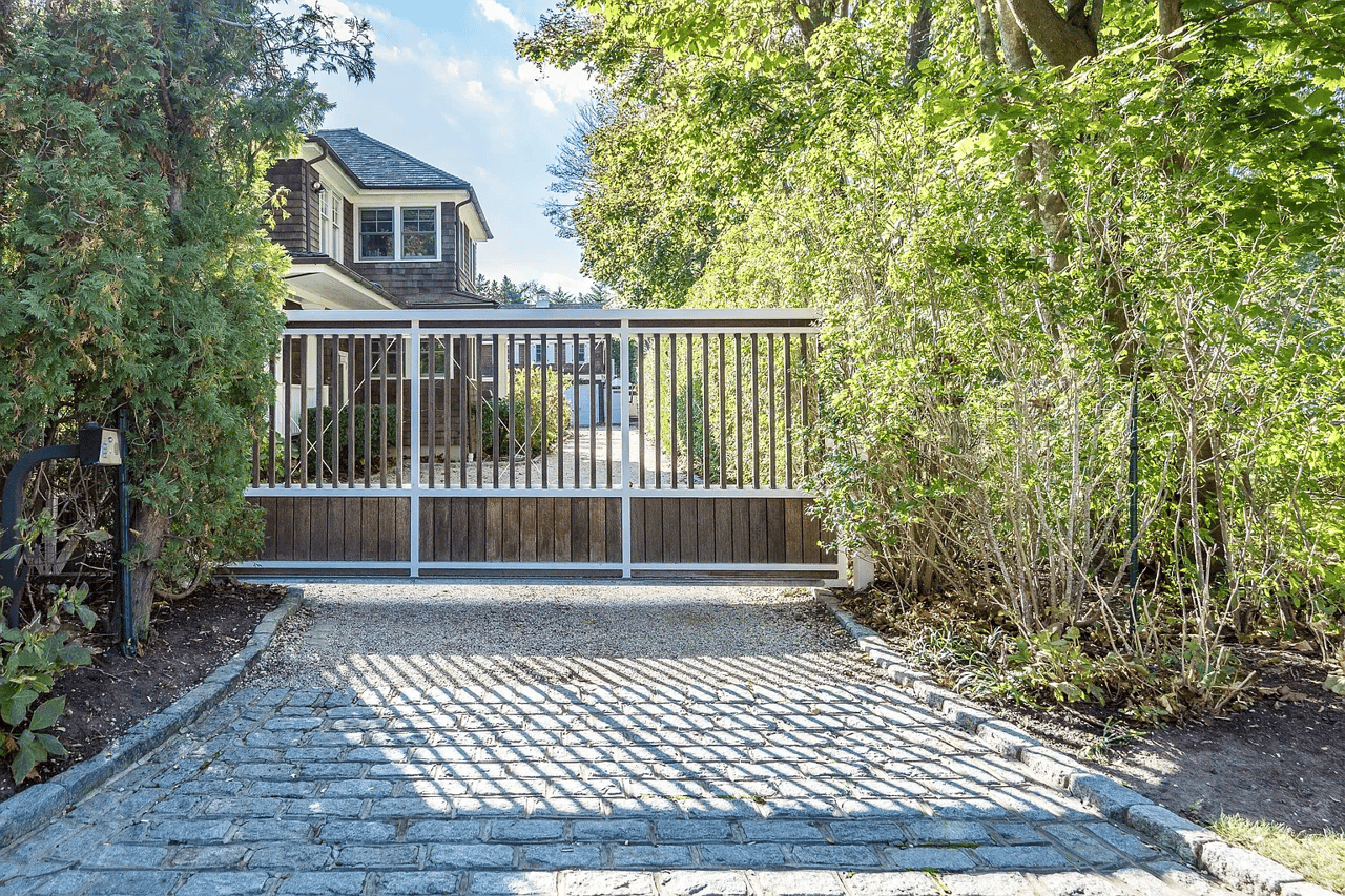263 Little Plains Rd
