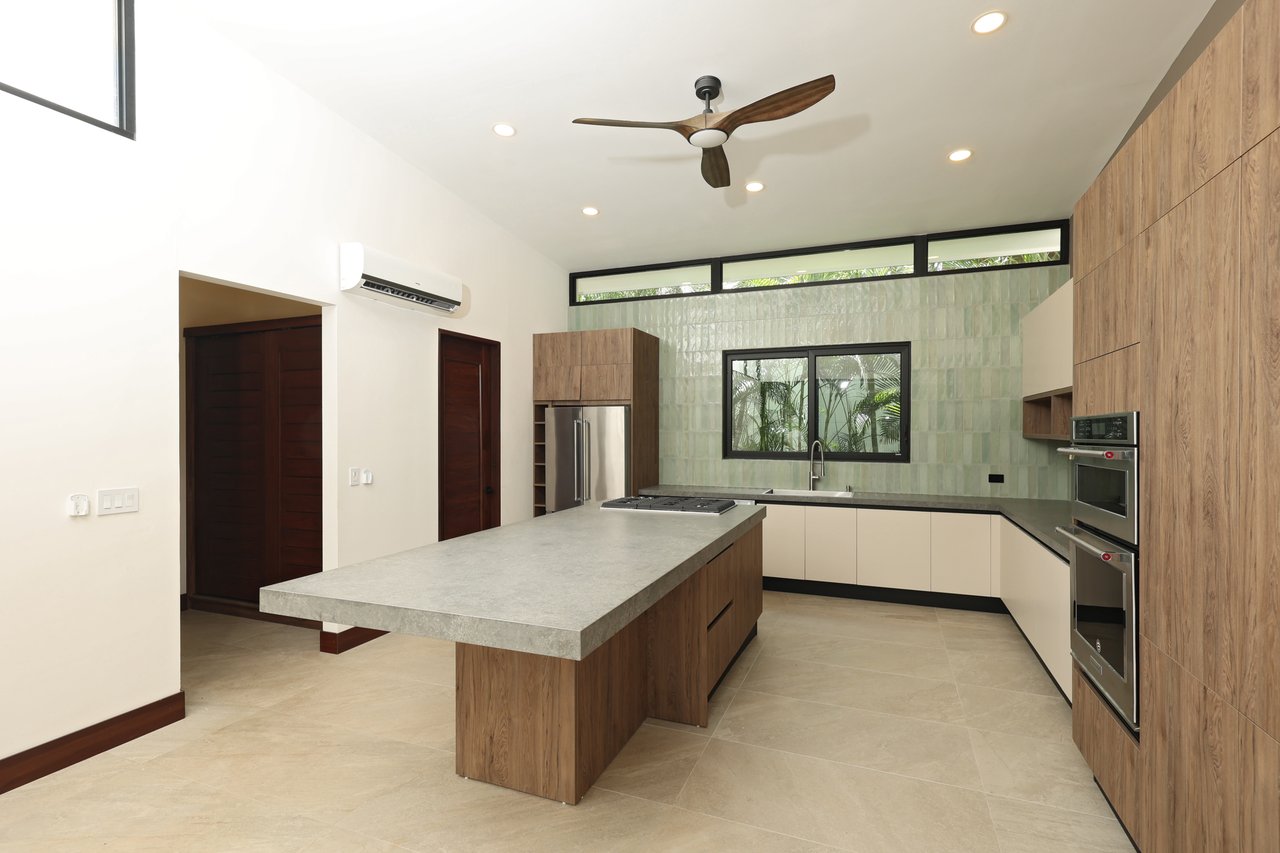 Modern luxury home for sale in Pacífico, Playas del Coco – Private pool, beach club and resort amenities