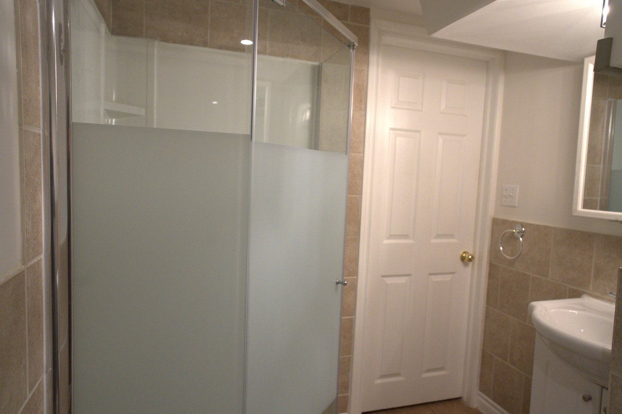 Baby Point Basement 1 Bedroom Unit 