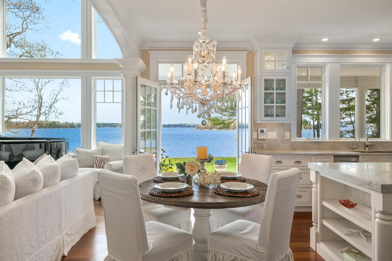 373 Lower Flying Point Road, Freeport