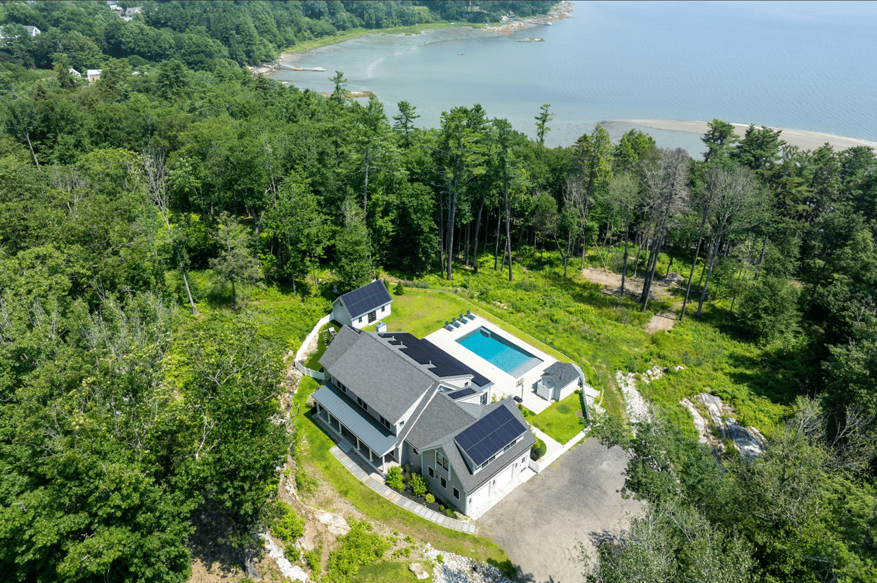 Modern Maine Retreat: 9 Bayview Dr, Cumberland Foreside