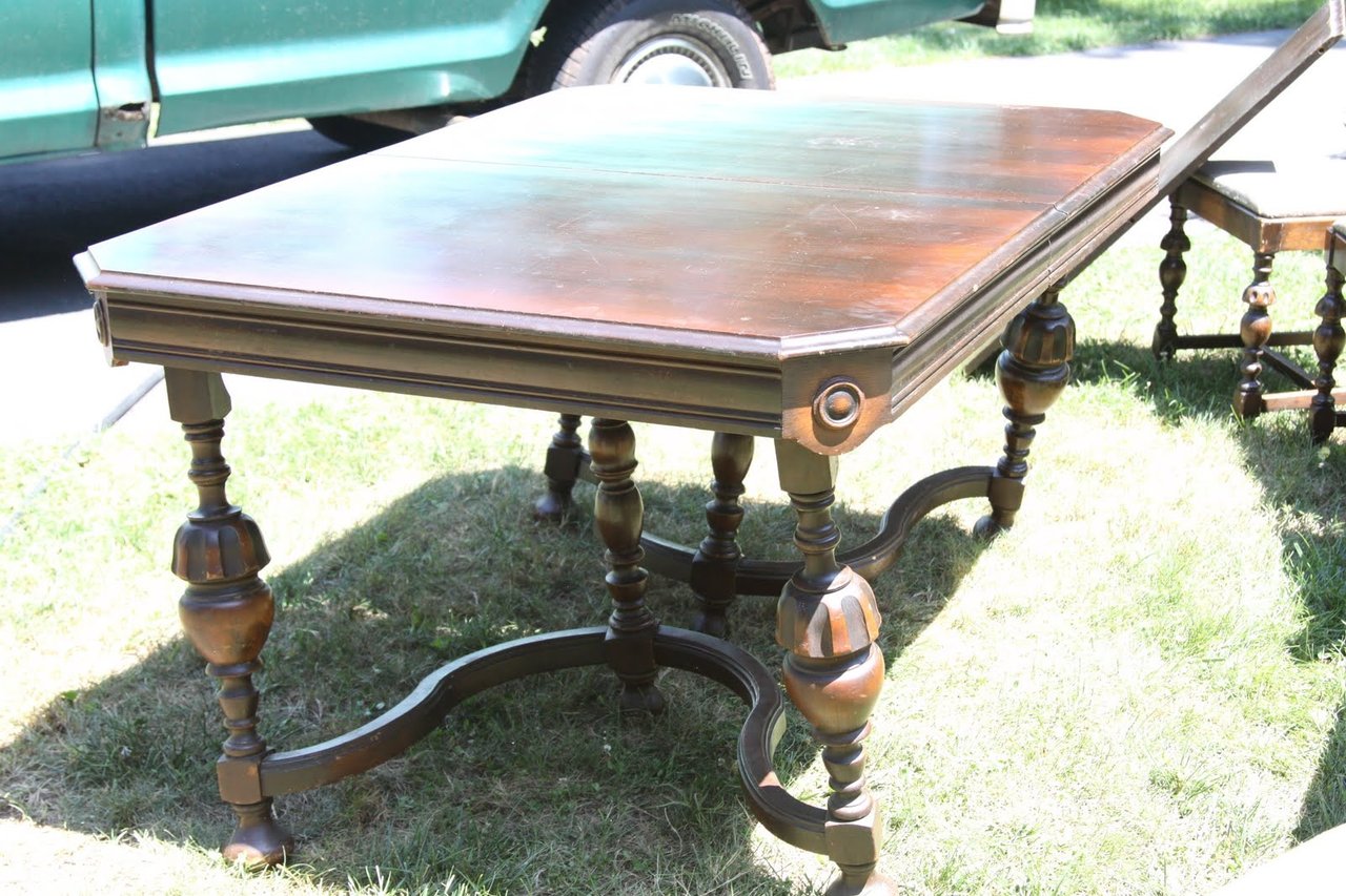 Pics of Retail Space & Dining Set!