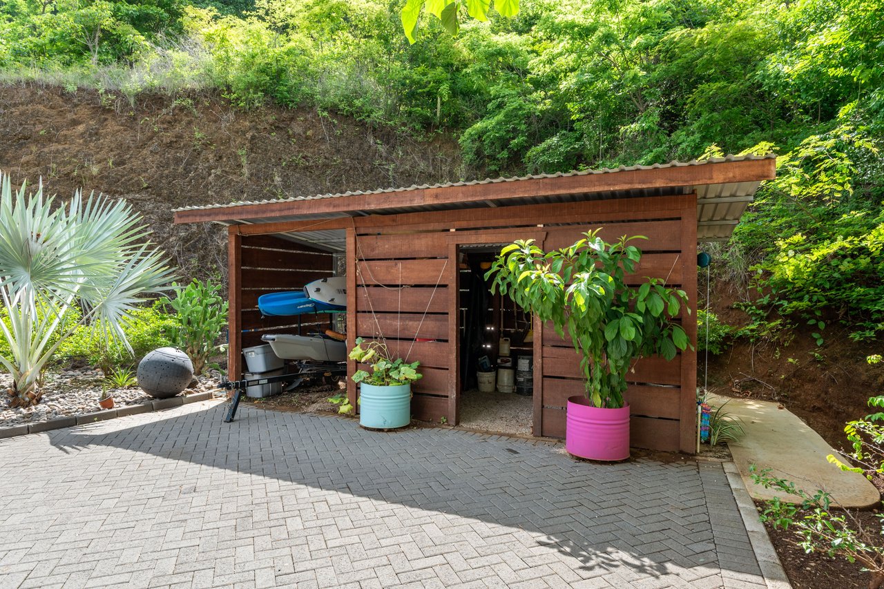 Casa Pickle on the Hill | Spacious Private Estate with Pickleball Court, Mature Gardens & Independent Guest Apartment