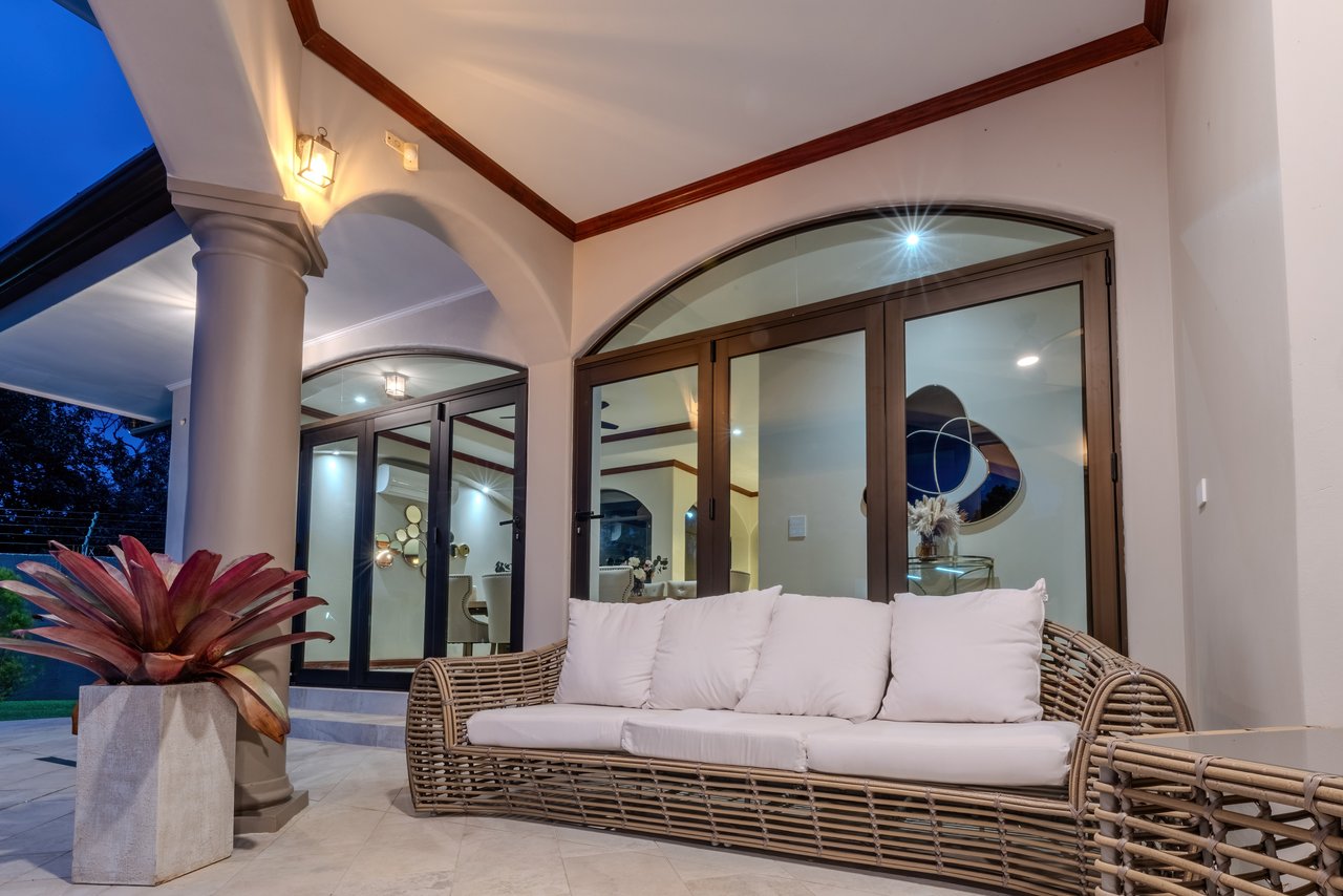 Luxury Home with Pool, Bar Area & Resort-Level Amenities | 5br, 4ba in Perez Zeledon 