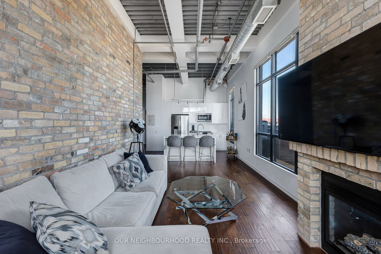 ROOFTOP PENTHOUSE LIVING 